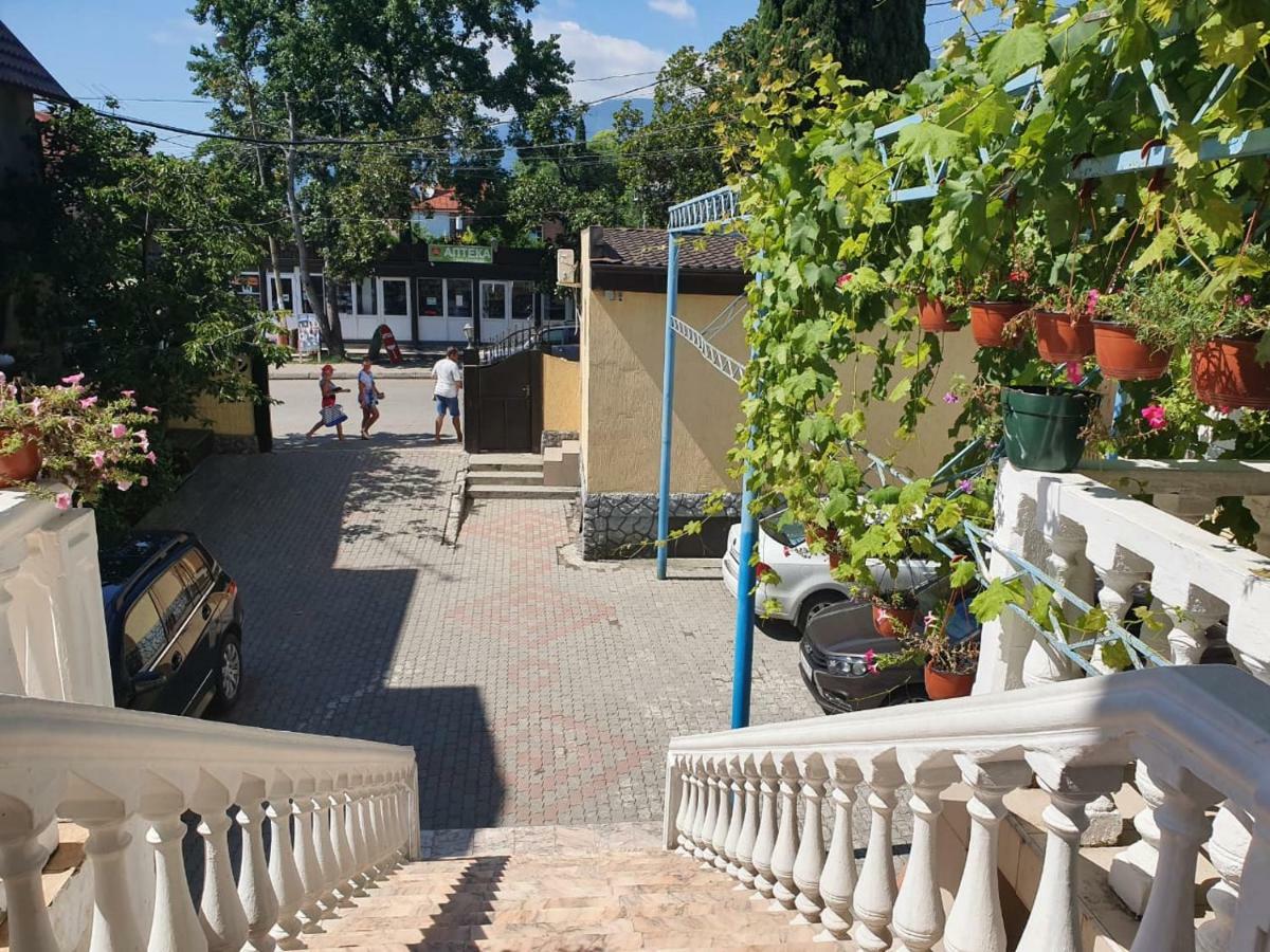 Ахра Hotel Gagra Exterior photo